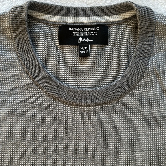 Banana Republic Men’s Merino Wool Cree Neck Sweater, Medium - Picture 2 of 6